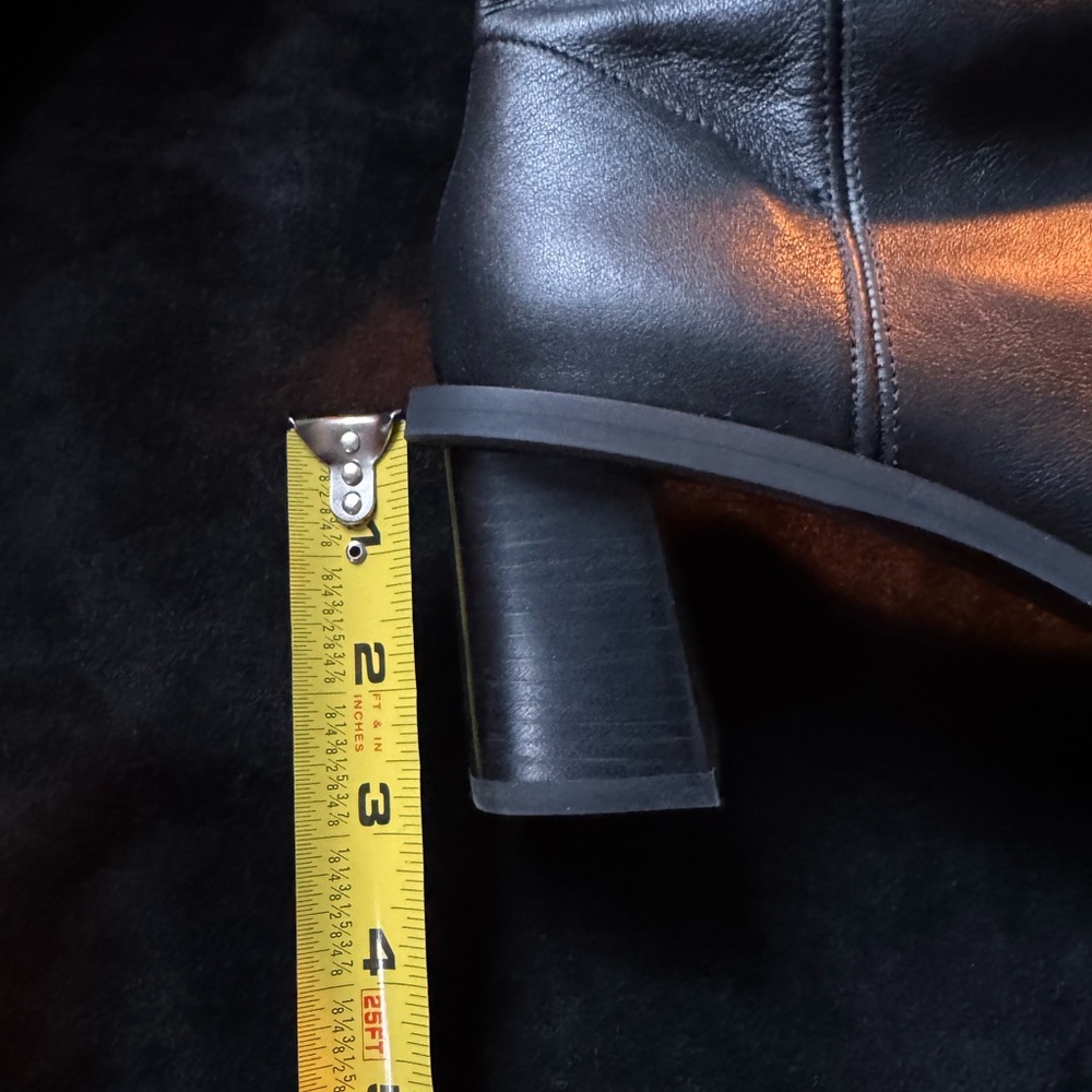 Zara black genuine leather block heel ankle boots Minimal luxe
1213101080039-1 - Picture 16 of 16
